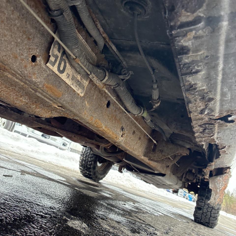 Chevrolet Silverado 1500 4dr Ext Cab 157.5" WB 4WD LS 2000