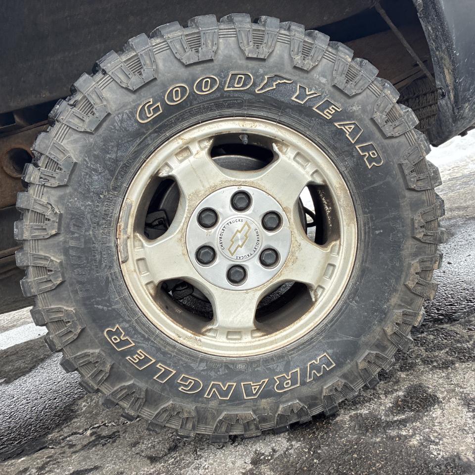 Chevrolet Silverado 1500 4dr Ext Cab 157.5" WB 4WD LS 2000