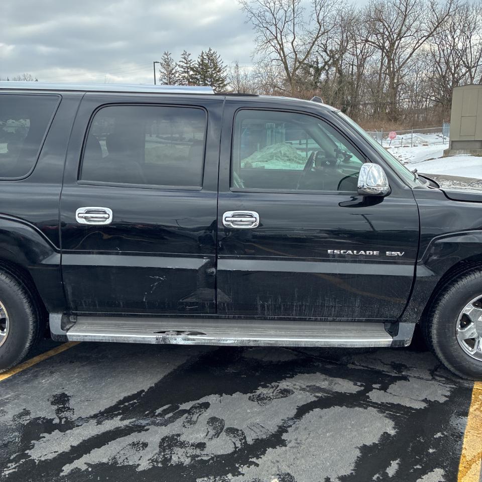 Cadillac Escalade ESV 4dr AWD 2005