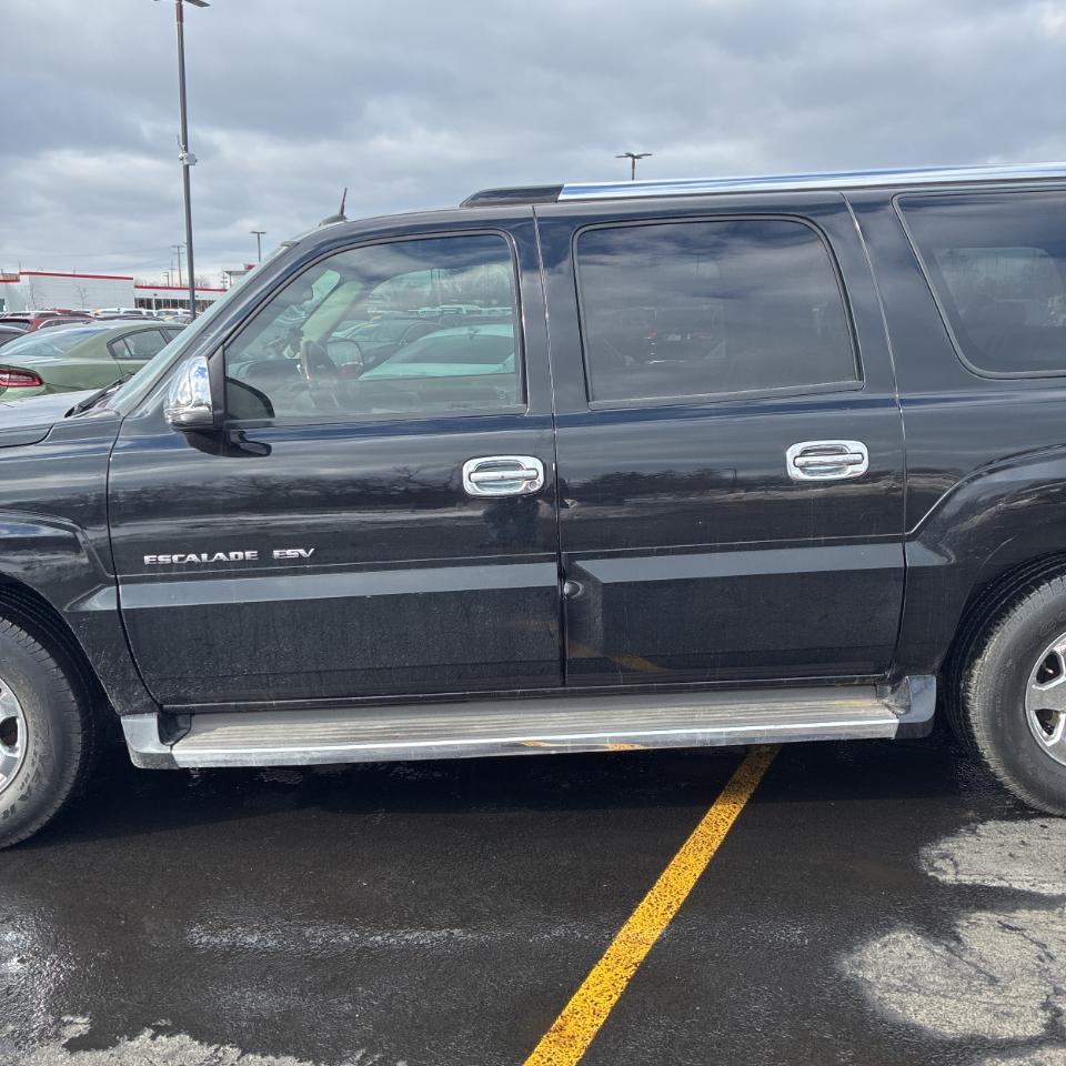 Cadillac Escalade ESV 4dr AWD 2005