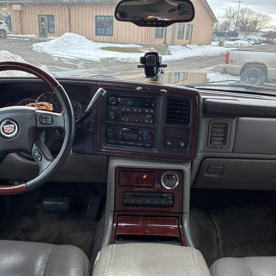 Cadillac Escalade ESV 4dr AWD 2005