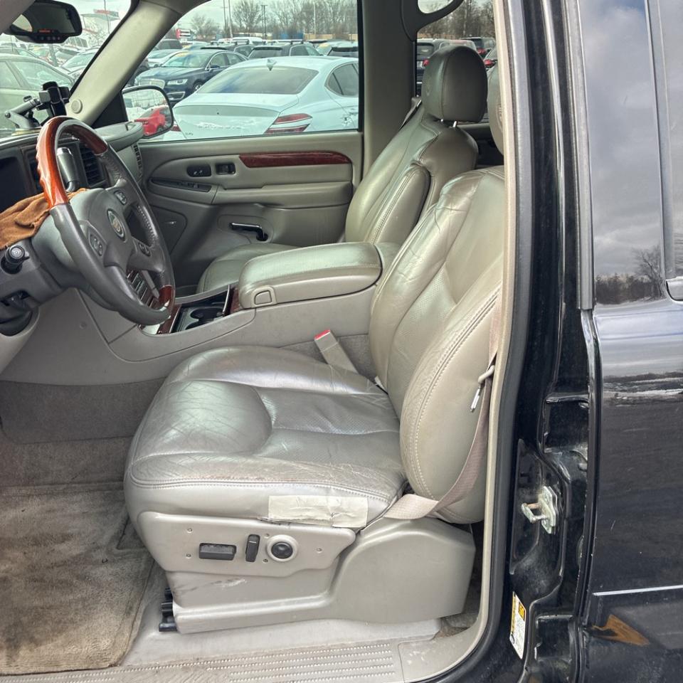 Cadillac Escalade ESV 4dr AWD 2005