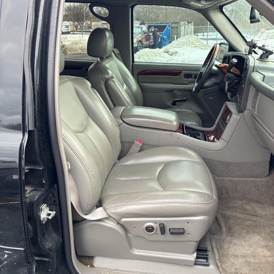 Cadillac Escalade ESV 4dr AWD 2005