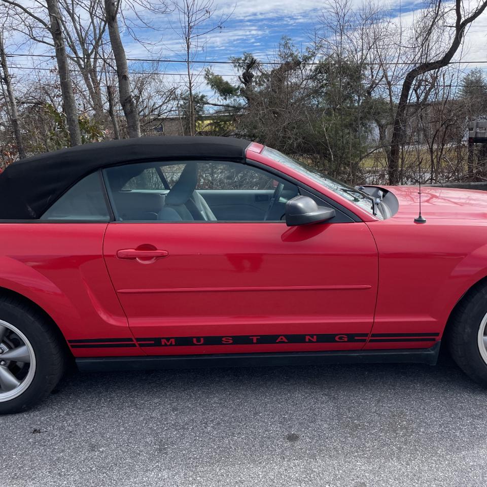 Ford Mustang 2dr Conv Deluxe 2007