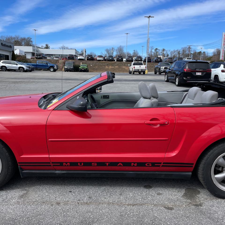 Ford Mustang 2dr Conv Deluxe 2007