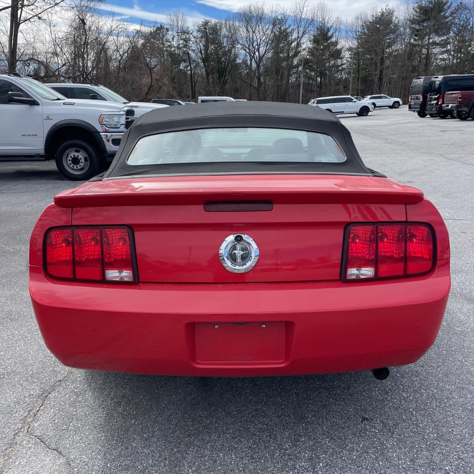 Ford Mustang 2dr Conv Deluxe 2007