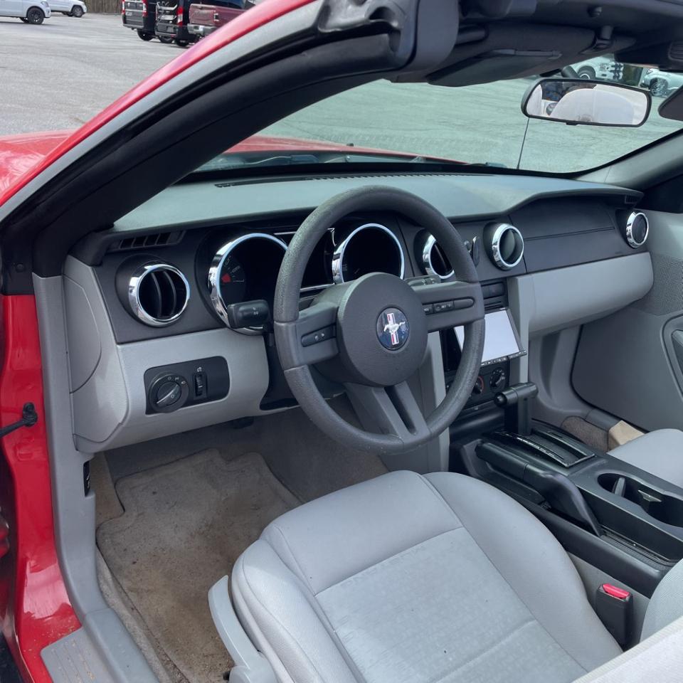 Ford Mustang 2dr Conv Deluxe 2007