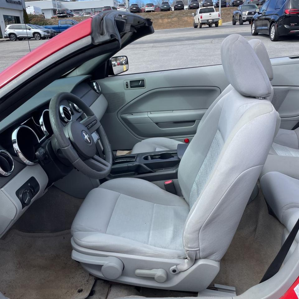Ford Mustang 2dr Conv Deluxe 2007