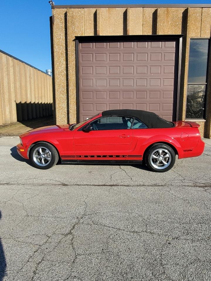 Ford Mustang 2dr Conv Deluxe 2007