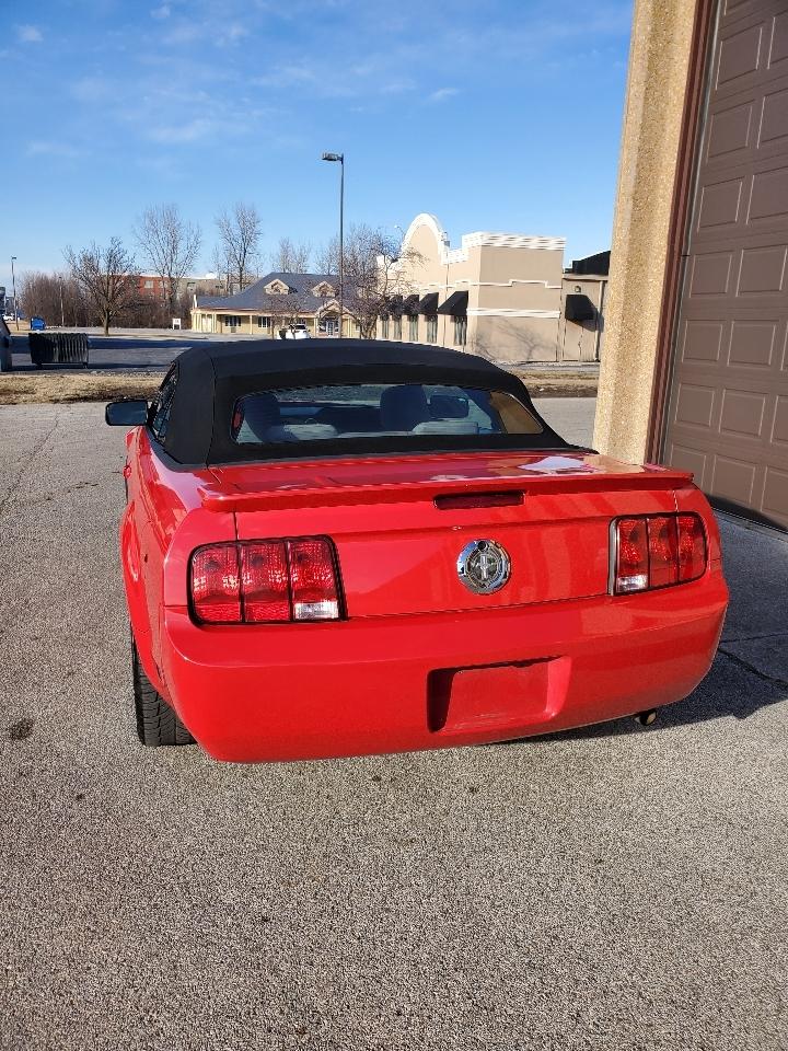 Ford Mustang 2dr Conv Deluxe 2007