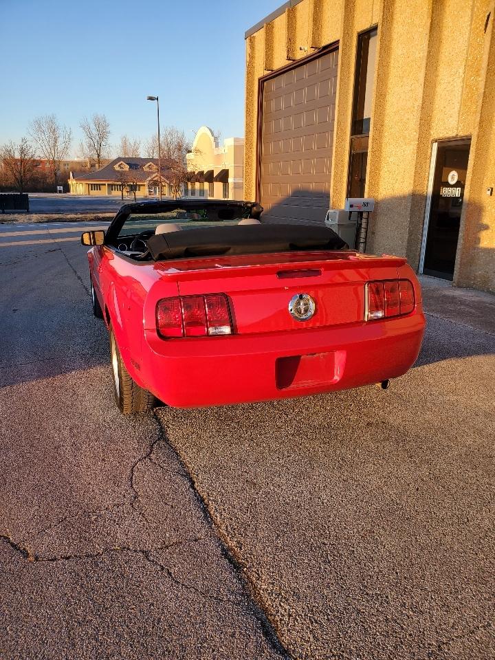 Ford Mustang 2dr Conv Deluxe 2007