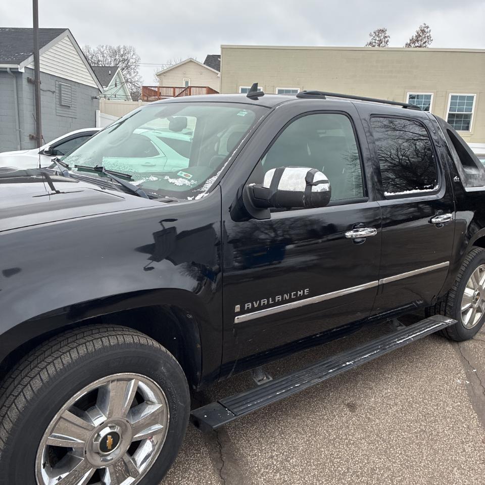 Chevrolet Avalanche 4WD Crew Cab 130" LTZ 2009