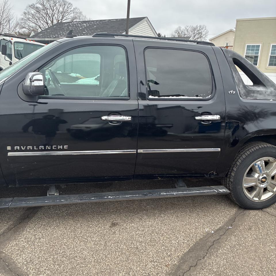 Chevrolet Avalanche 4WD Crew Cab 130" LTZ 2009