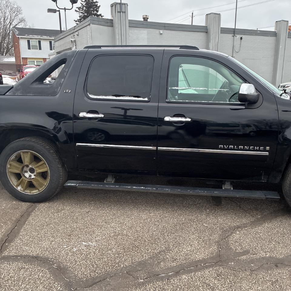Chevrolet Avalanche 4WD Crew Cab 130" LTZ 2009
