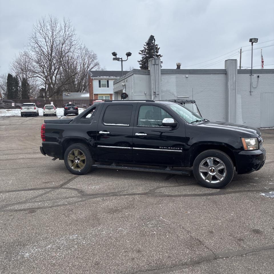 Chevrolet Avalanche 4WD Crew Cab 130" LTZ 2009