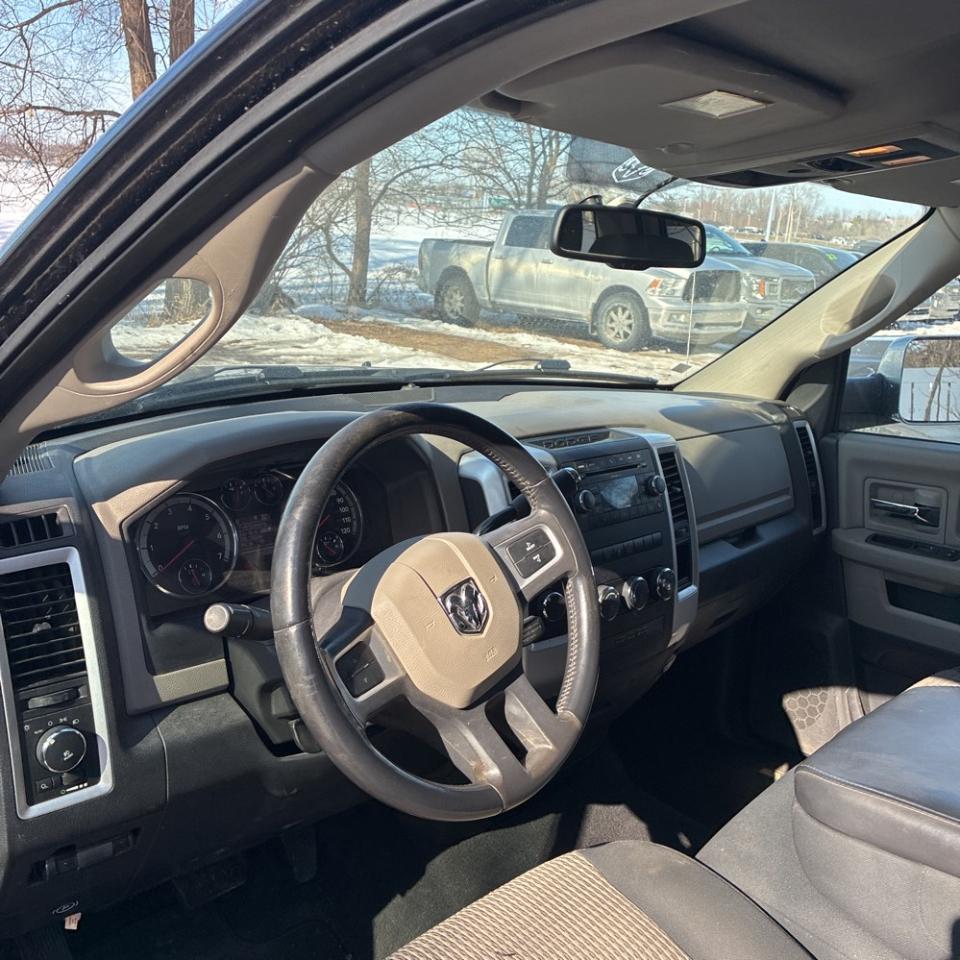 Dodge 1500 4WD Quad Cab 140.5" Big Horn 2011