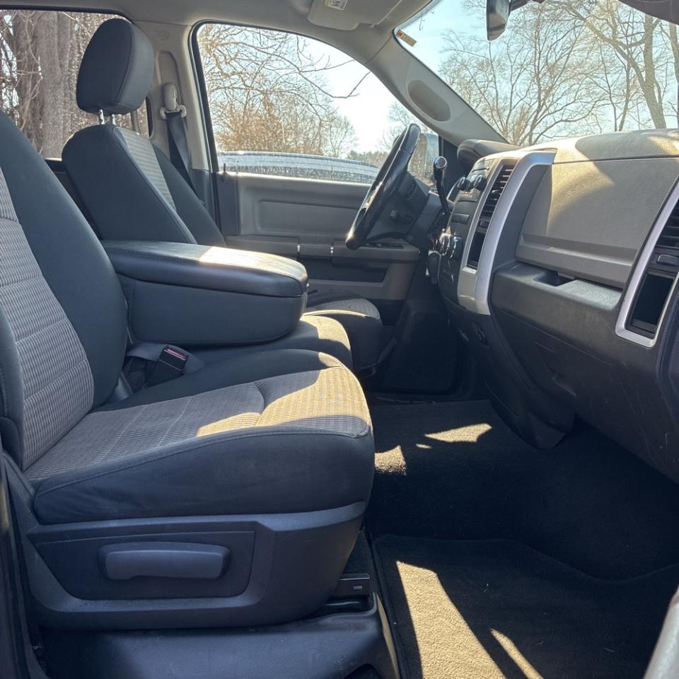 Dodge 1500 4WD Quad Cab 140.5" Big Horn 2011