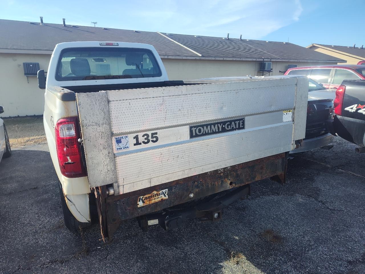 Ford Super Duty F-250 SRW 4WD Reg Cab 137" XLT 2016