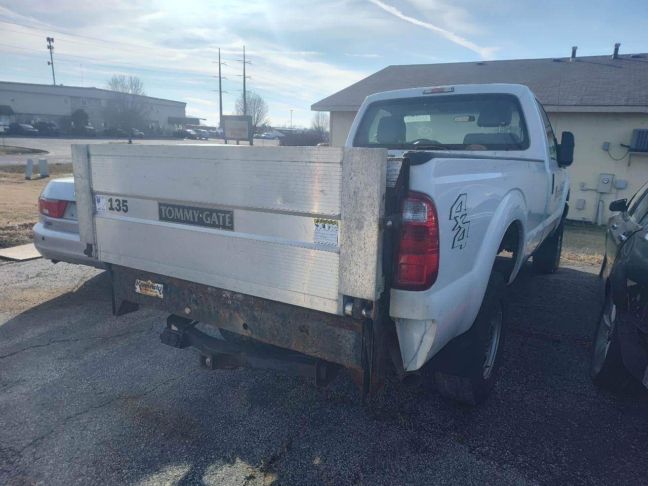 Ford Super Duty F-250 SRW 4WD Reg Cab 137" XLT 2016