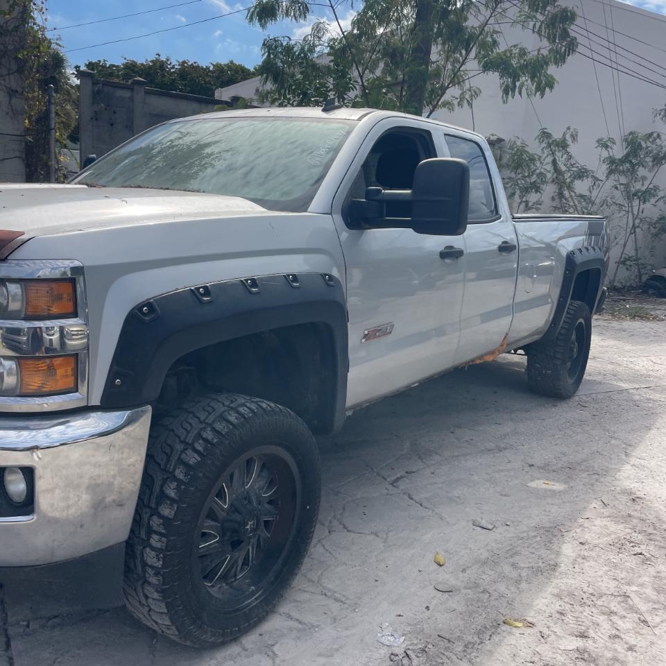 Chevrolet Silverado 2500HD 4WD Double Cab 158.1" LT 2015