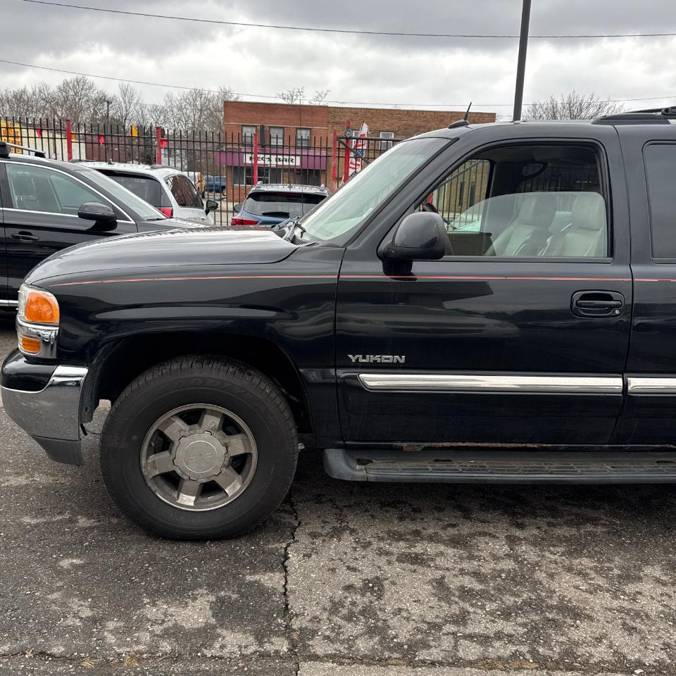 GMC Yukon 4dr 1500 4WD SLT 2005