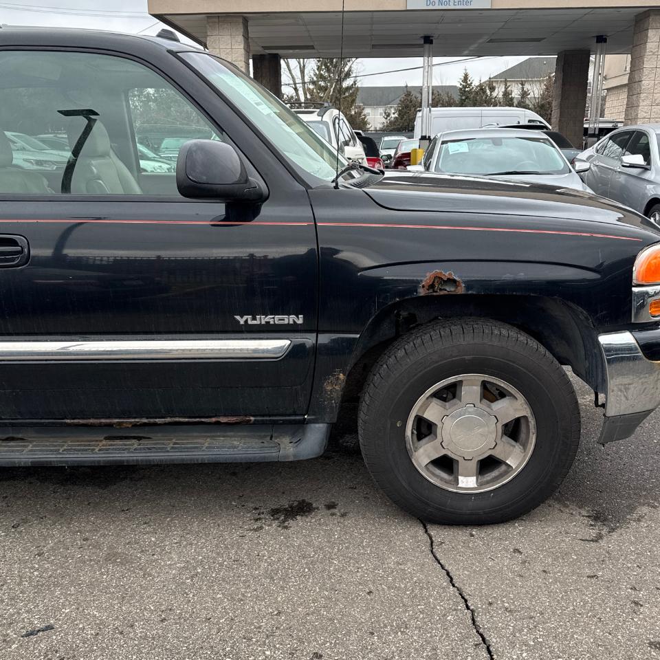 GMC Yukon 4dr 1500 4WD SLT 2005