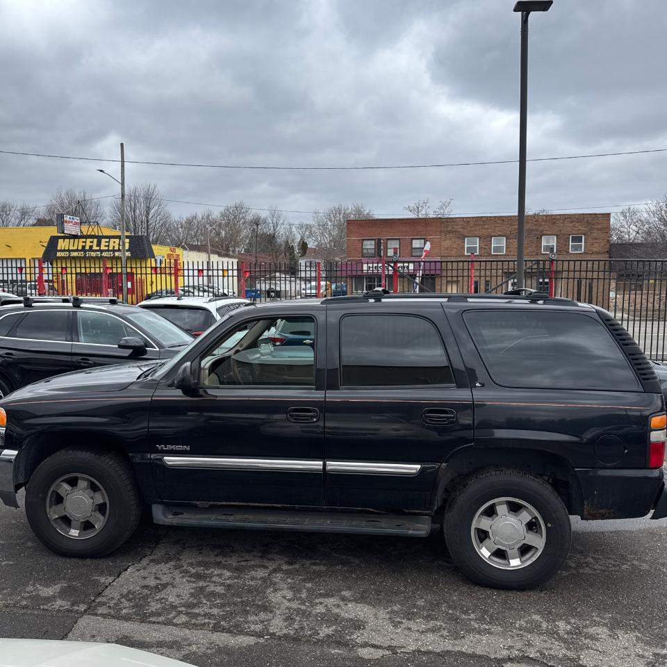 GMC Yukon 4dr 1500 4WD SLT 2005