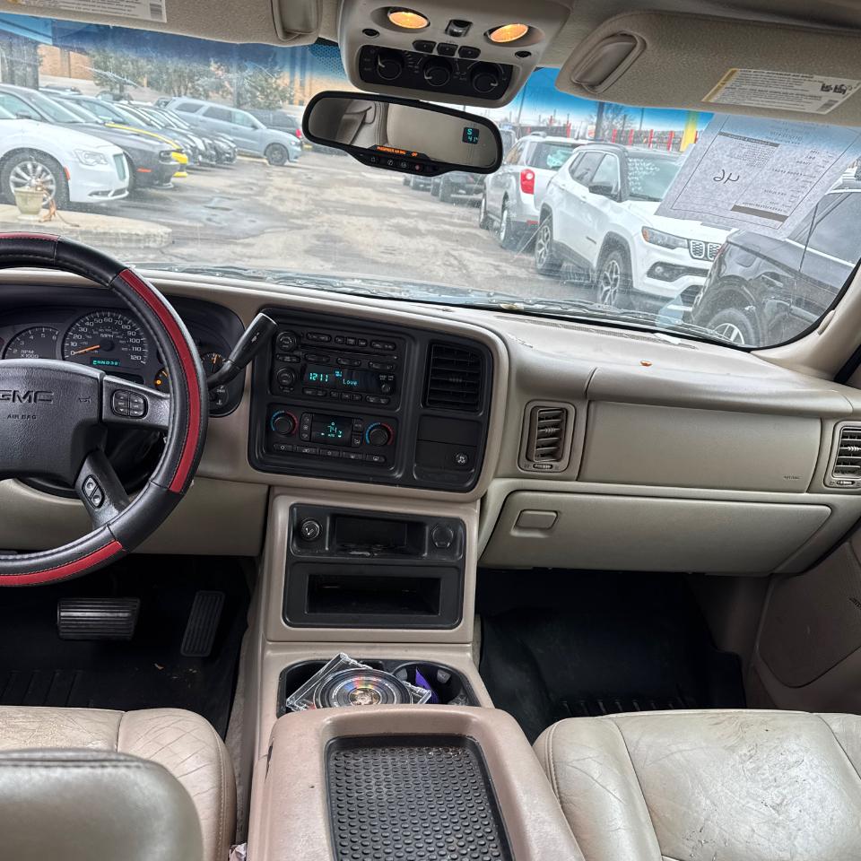GMC Yukon 4dr 1500 4WD SLT 2005