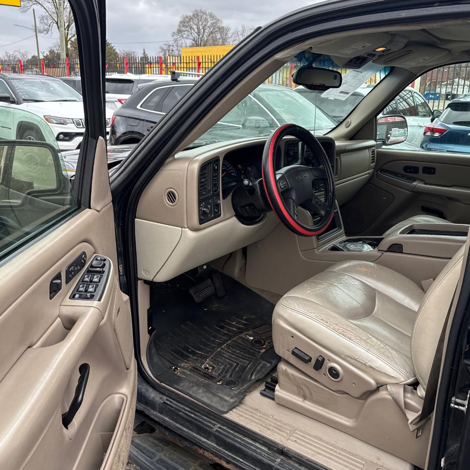 GMC Yukon 4dr 1500 4WD SLT 2005