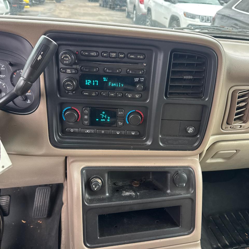 GMC Yukon 4dr 1500 4WD SLT 2005