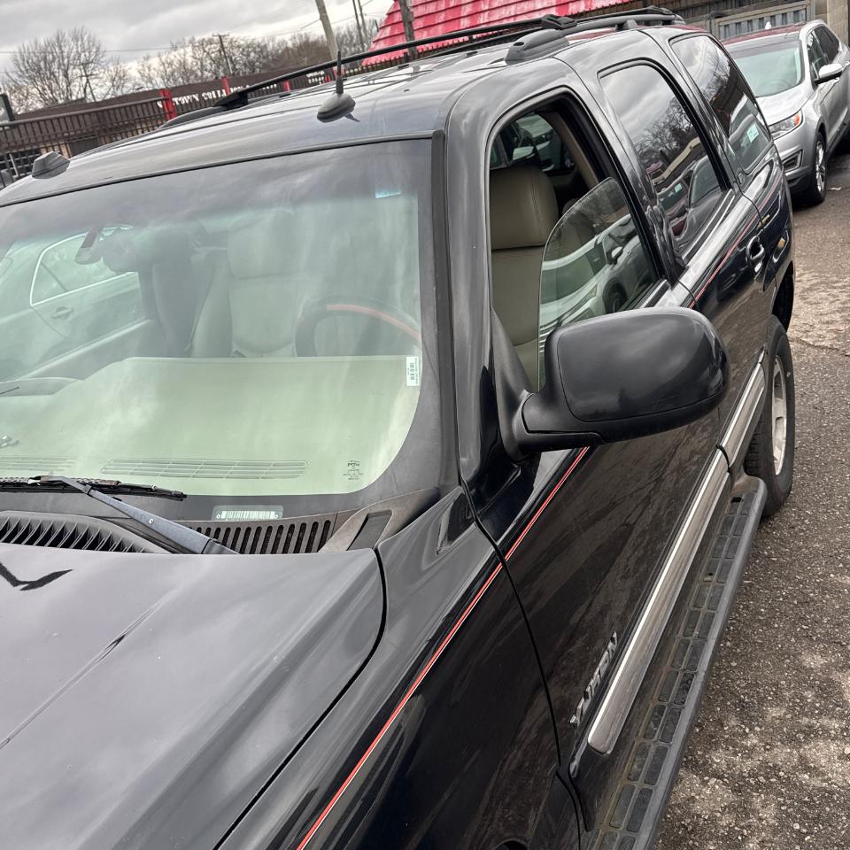 GMC Yukon 4dr 1500 4WD SLT 2005