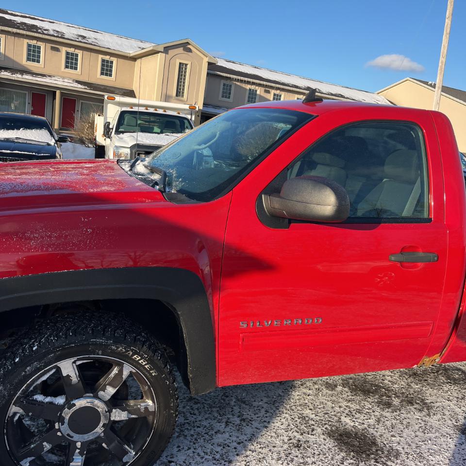 Chevrolet Silverado 1500 4WD Reg Cab 133.0" LT 2012