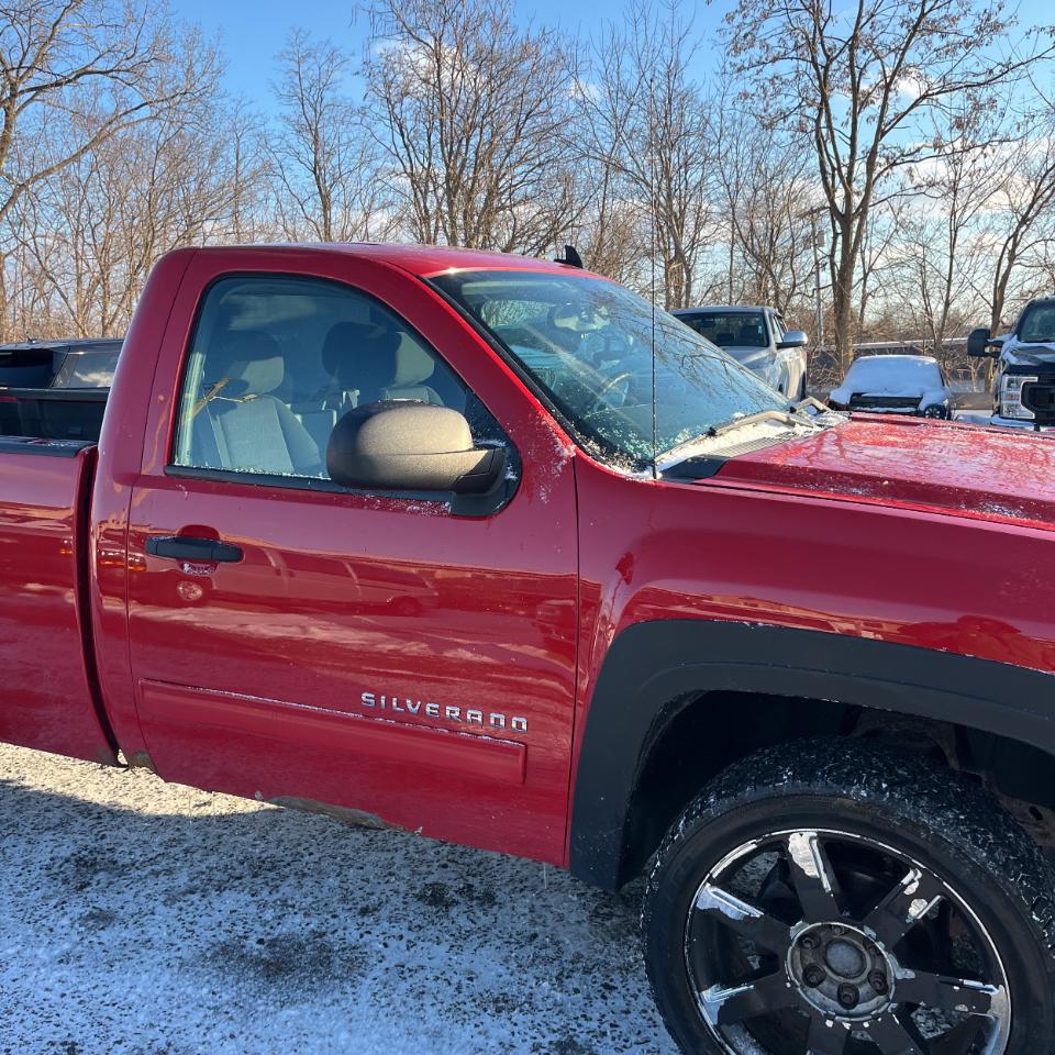 Chevrolet Silverado 1500 4WD Reg Cab 133.0" LT 2012