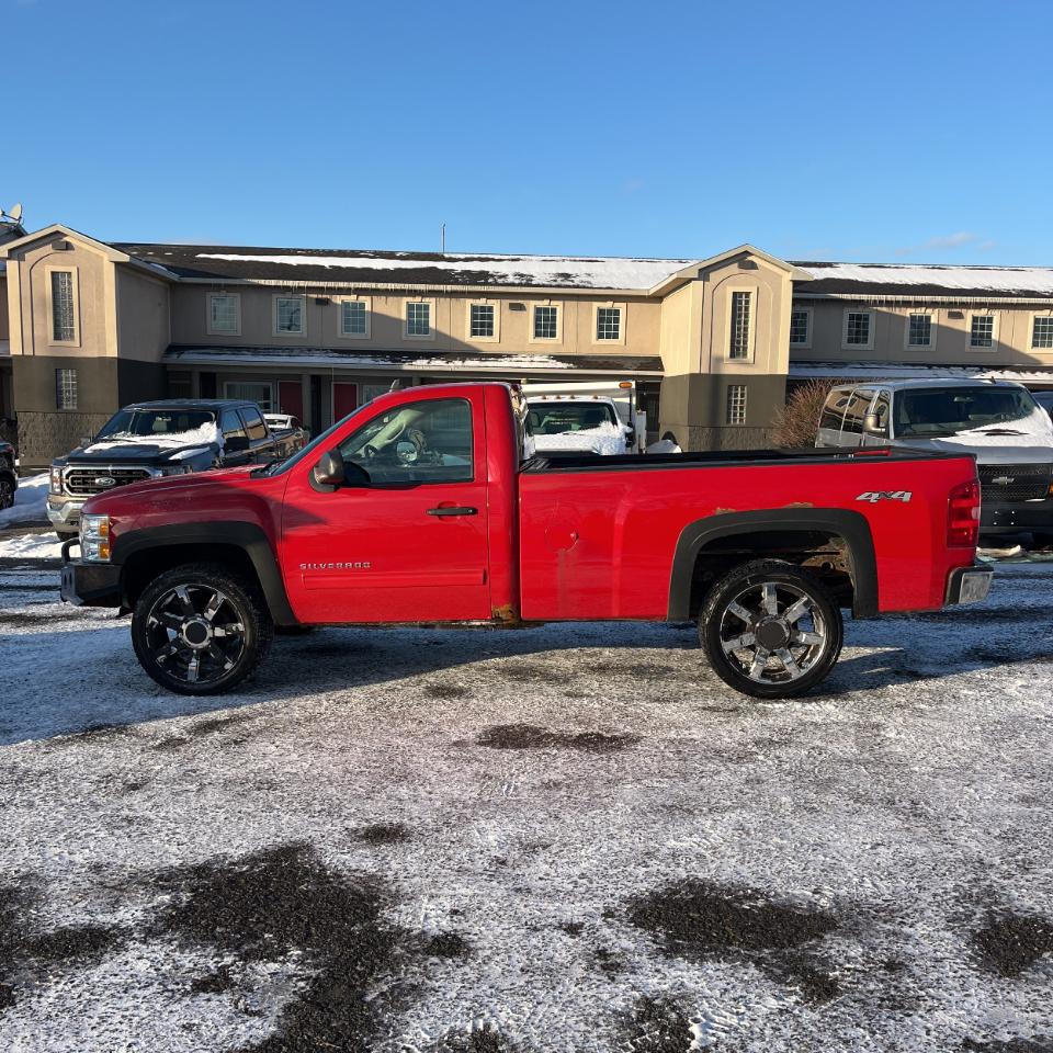 Chevrolet Silverado 1500 4WD Reg Cab 133.0" LT 2012