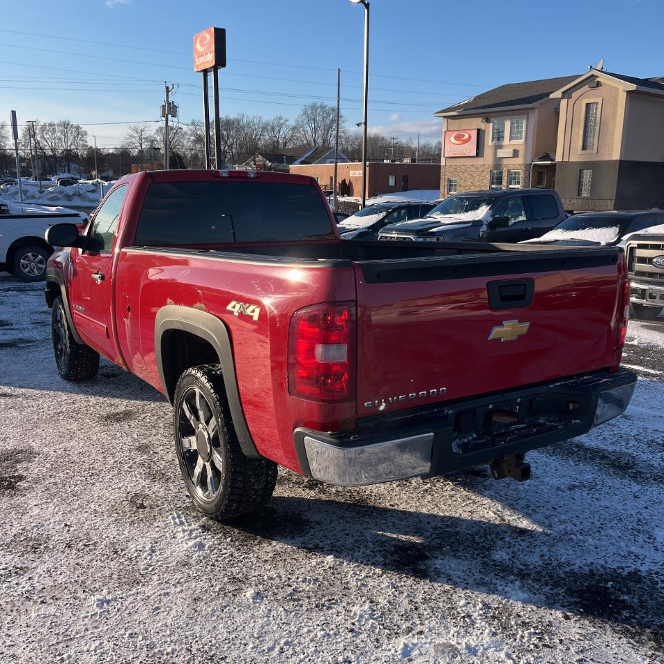 Chevrolet Silverado 1500 4WD Reg Cab 133.0" LT 2012