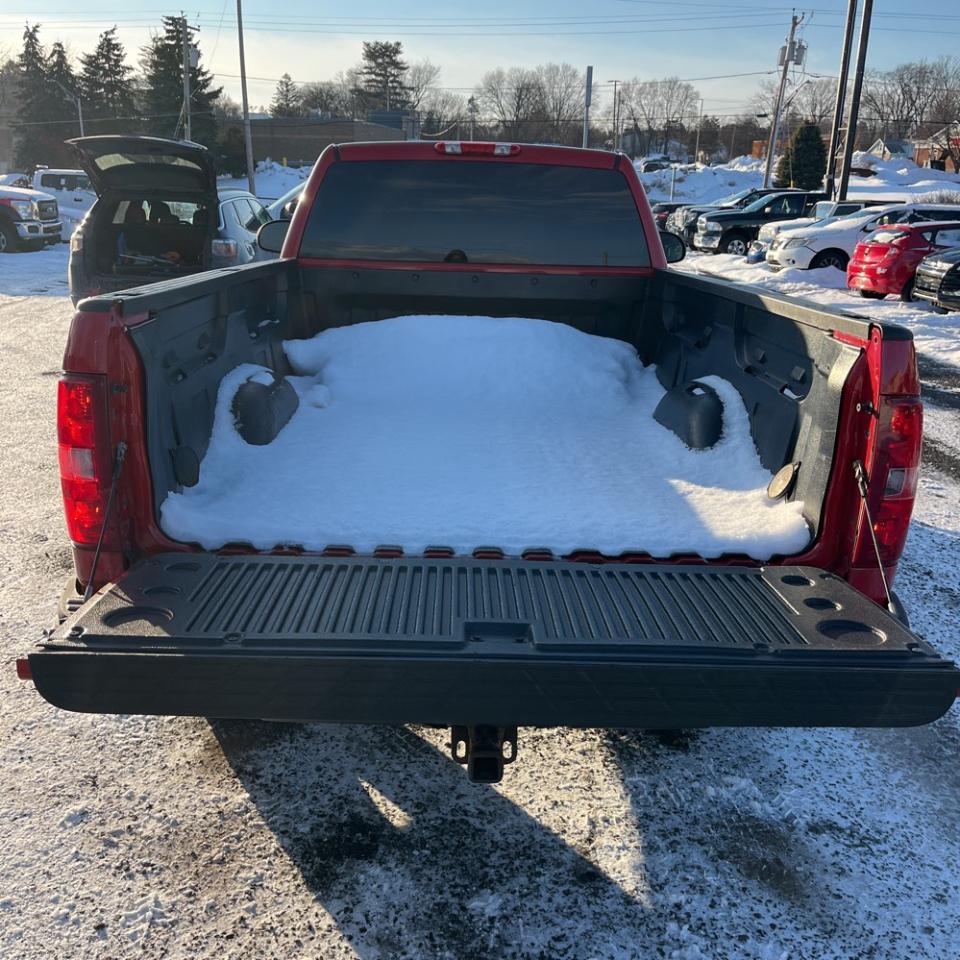 Chevrolet Silverado 1500 4WD Reg Cab 133.0" LT 2012