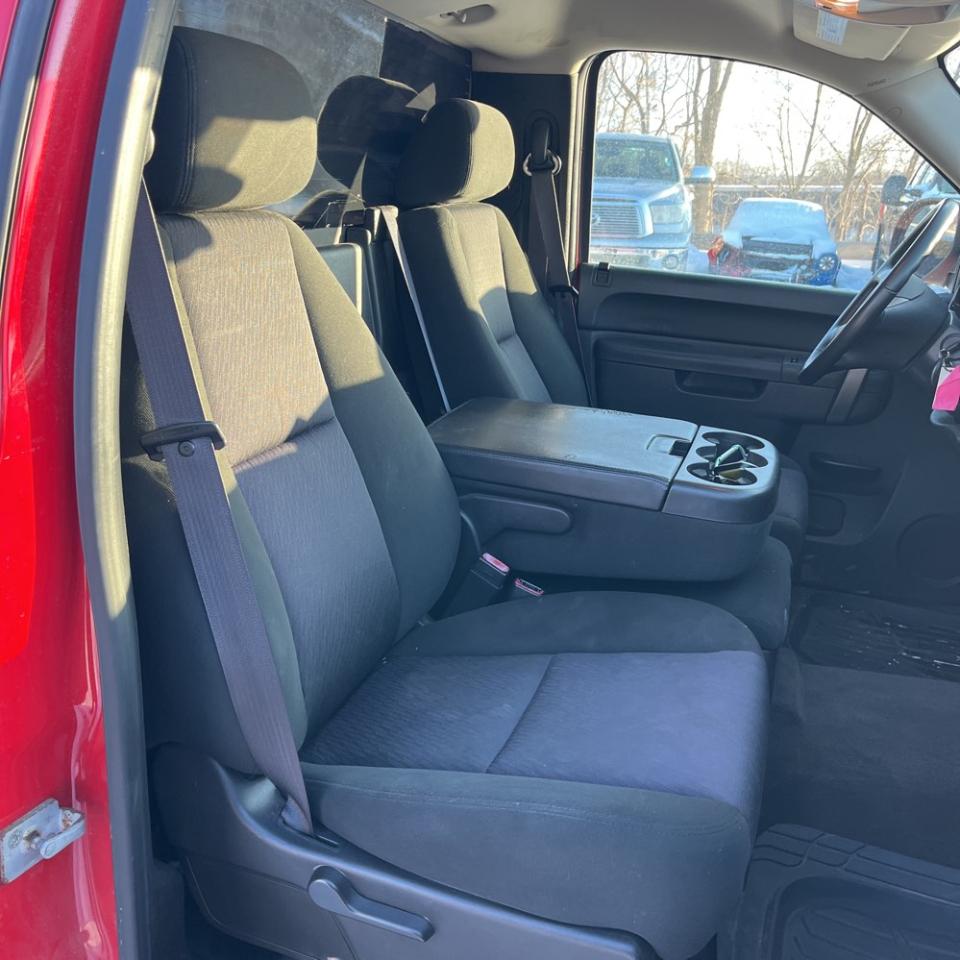 Chevrolet Silverado 1500 4WD Reg Cab 133.0" LT 2012