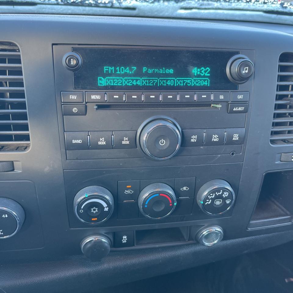 Chevrolet Silverado 1500 4WD Reg Cab 133.0" LT 2012