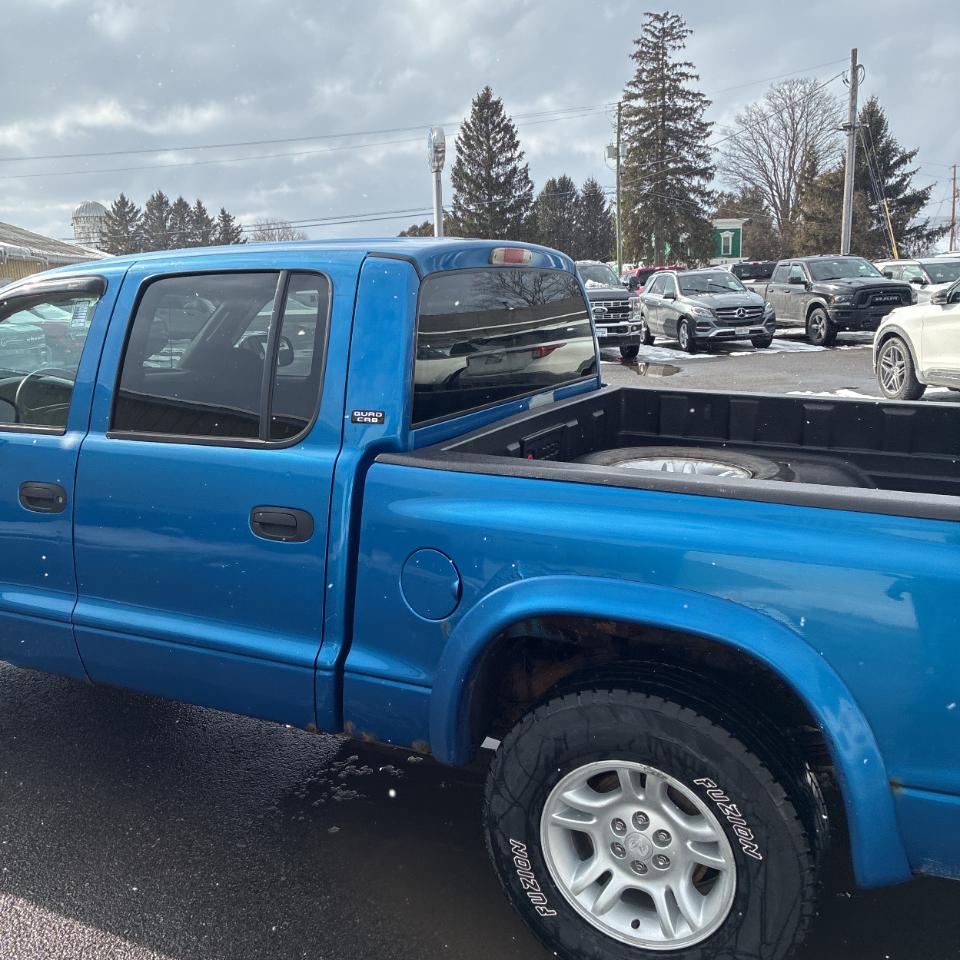 Dodge Dakota Quad Cab 131" WB 4WD Sport 2001