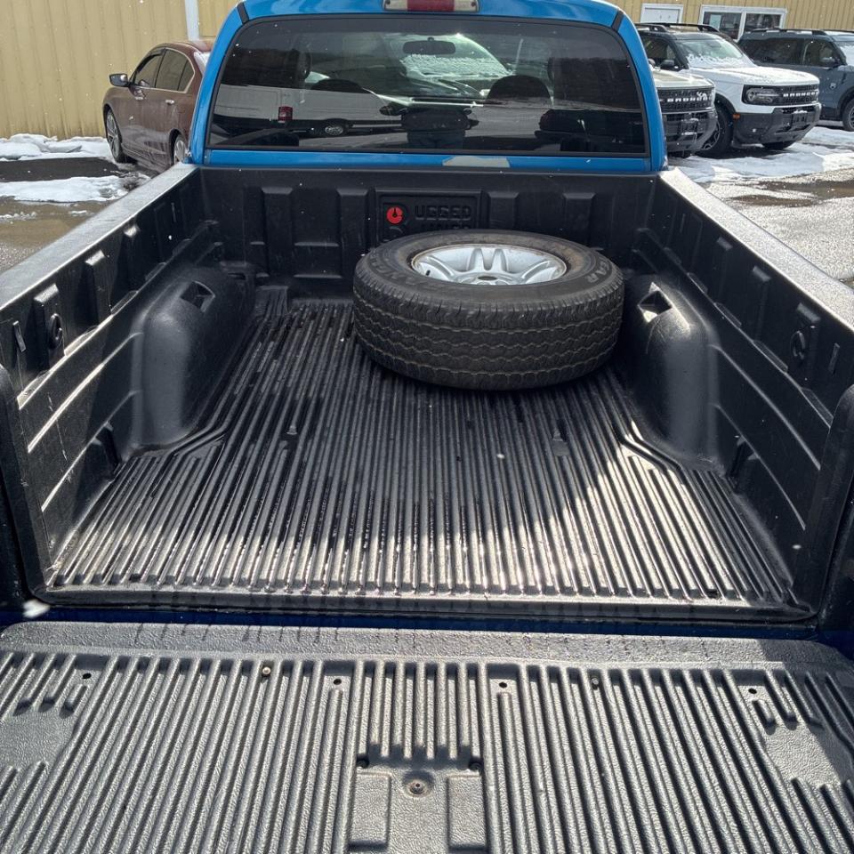 Dodge Dakota Quad Cab 131" WB 4WD Sport 2001