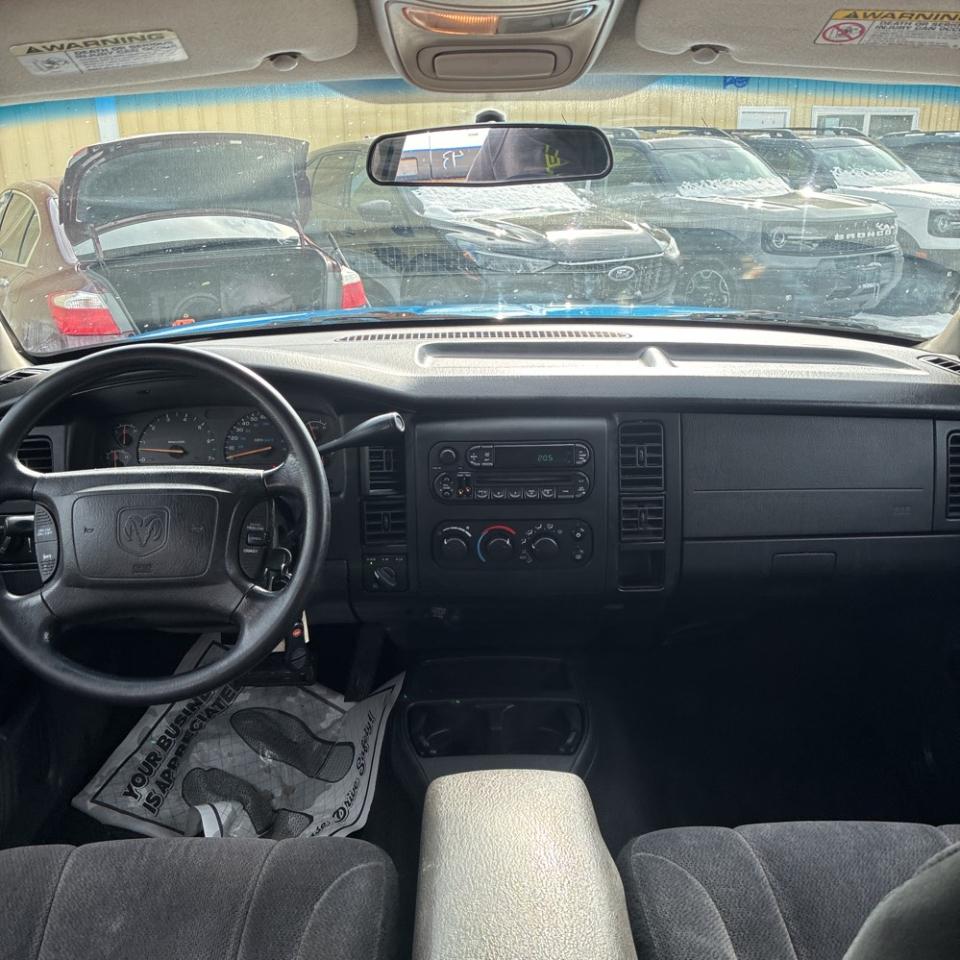 Dodge Dakota Quad Cab 131" WB 4WD Sport 2001