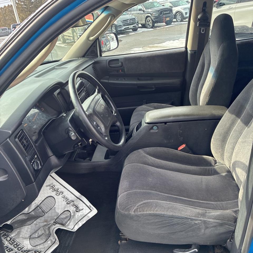 Dodge Dakota Quad Cab 131" WB 4WD Sport 2001