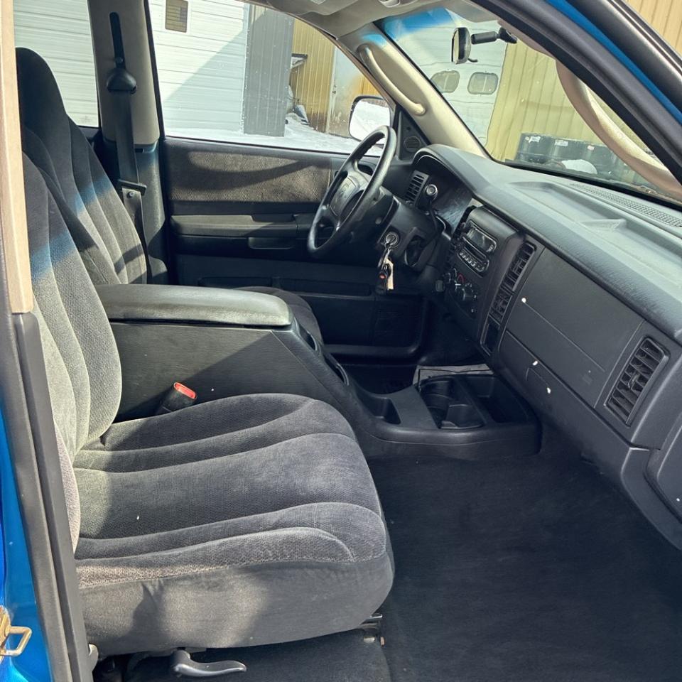 Dodge Dakota Quad Cab 131" WB 4WD Sport 2001