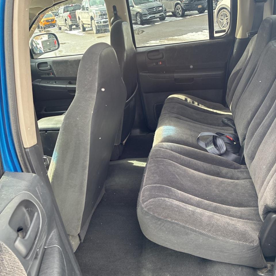 Dodge Dakota Quad Cab 131" WB 4WD Sport 2001