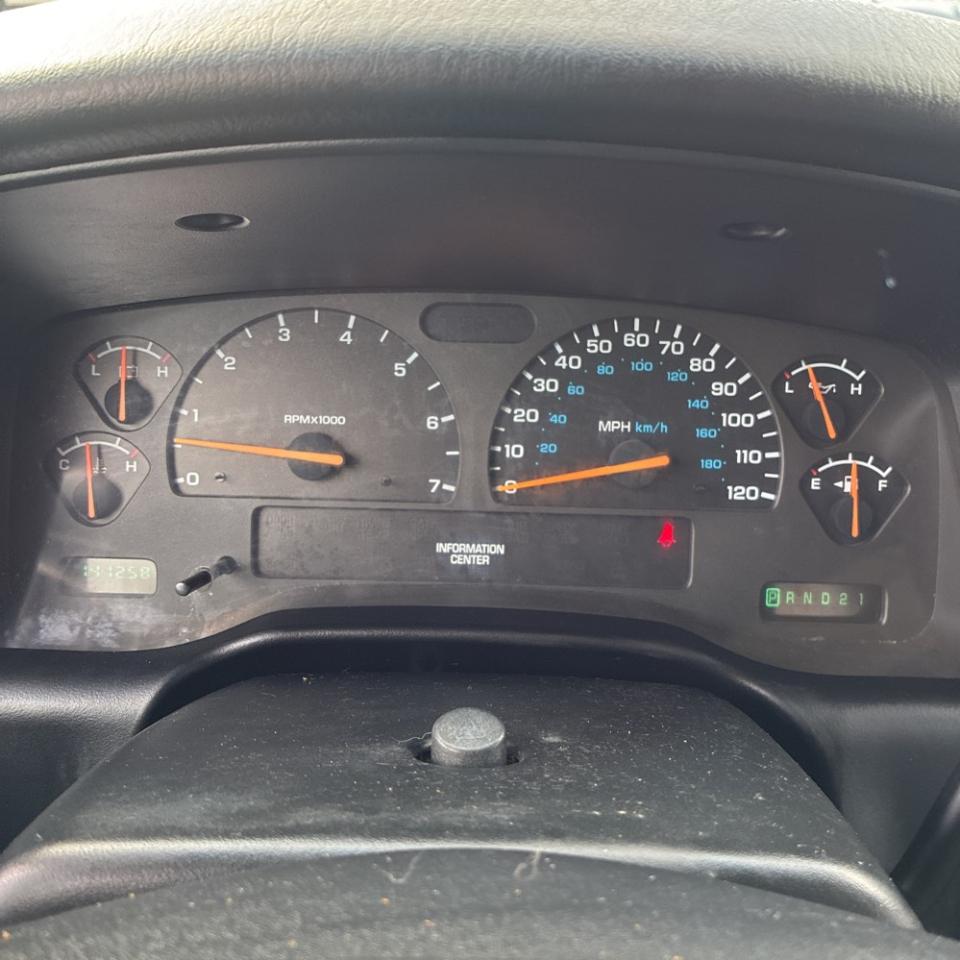 Dodge Dakota Quad Cab 131" WB 4WD Sport 2001