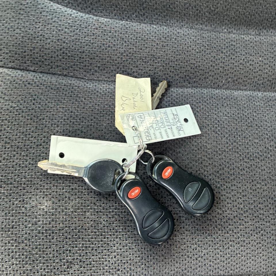 Dodge Dakota Quad Cab 131" WB 4WD Sport 2001