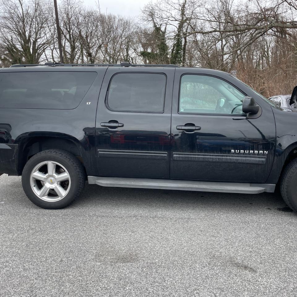 Chevrolet Suburban 4WD 4dr 1500 LT 2013