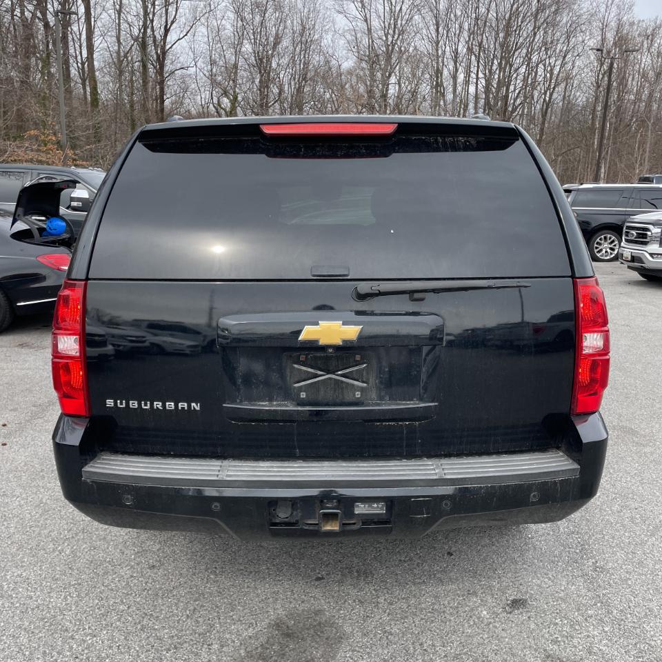 Chevrolet Suburban 4WD 4dr 1500 LT 2013