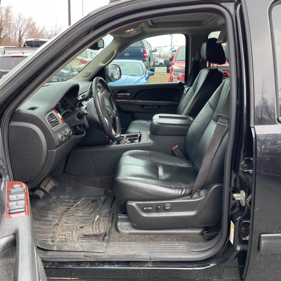 Chevrolet Suburban 4WD 4dr 1500 LT 2013