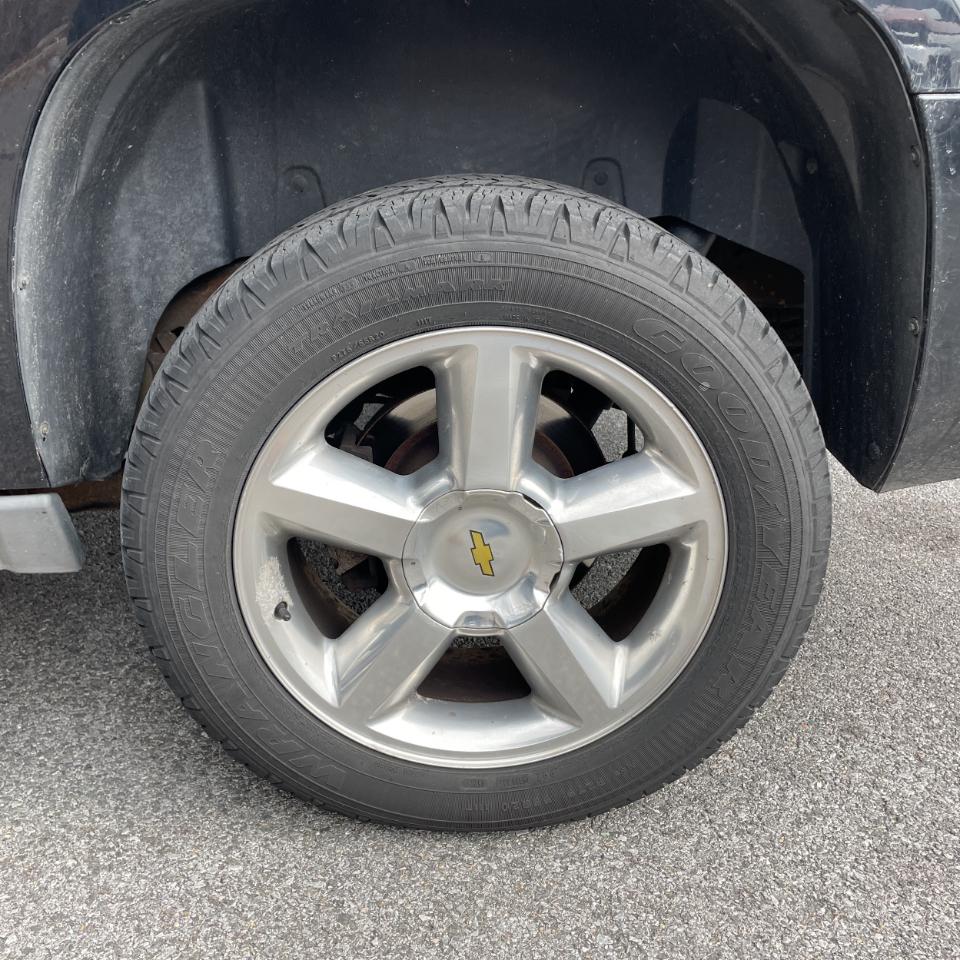 Chevrolet Suburban 4WD 4dr 1500 LT 2013